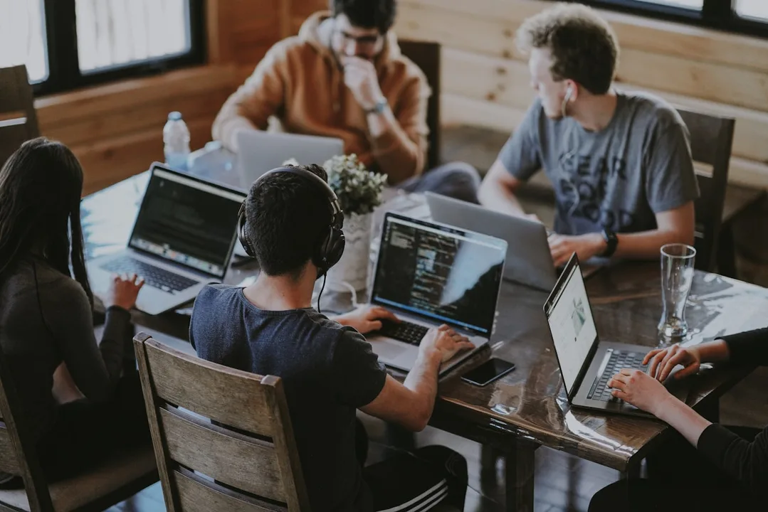 Membres du bureau associatif réunis en séance plénière